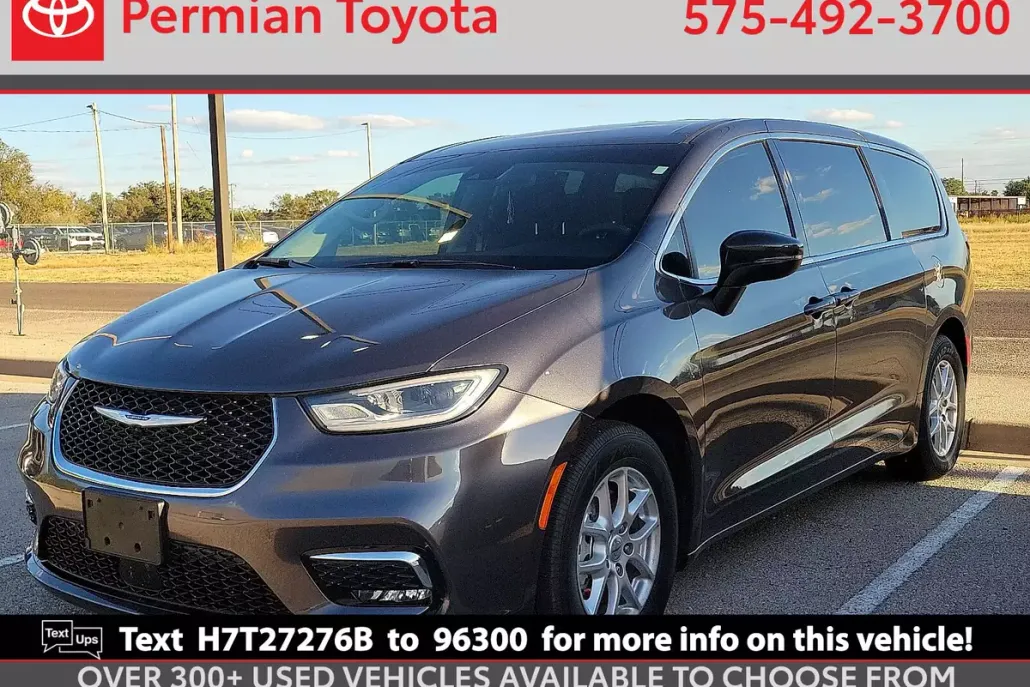 2023 Chrysler Pacifica Touring L photo 1