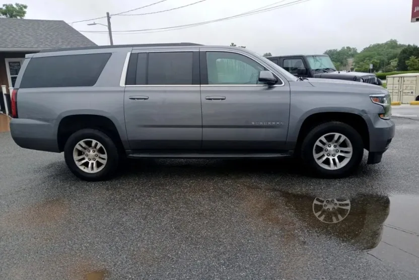 2019 Chevrolet Suburban LS photo 1