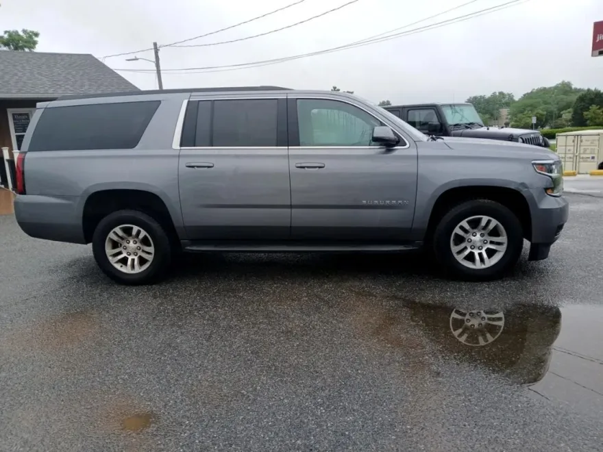 2019 Chevrolet Suburban LS photo 1