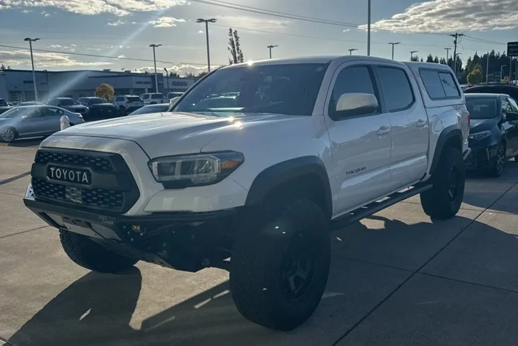 2022 Toyota Tacoma TRD Off-Road V6 photo 1