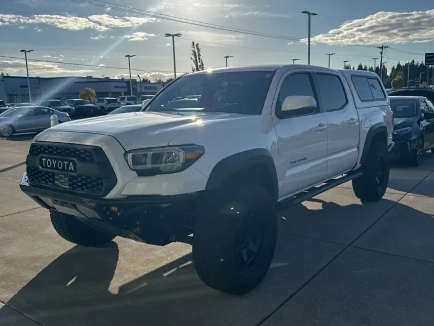 2022 Toyota Tacoma TRD Off-Road V6 photo 1
