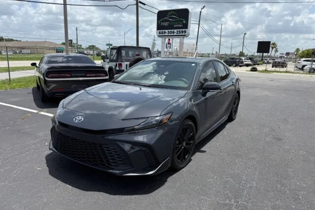 2025 Toyota Camry photo 1