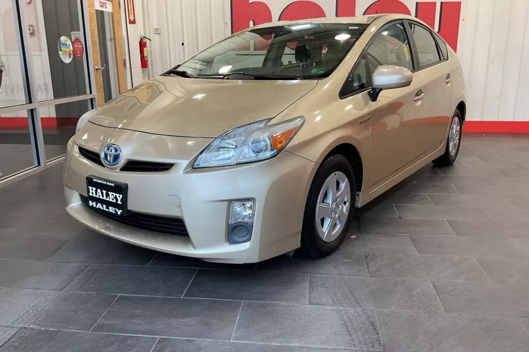 2011 Toyota Prius Two photo 1
