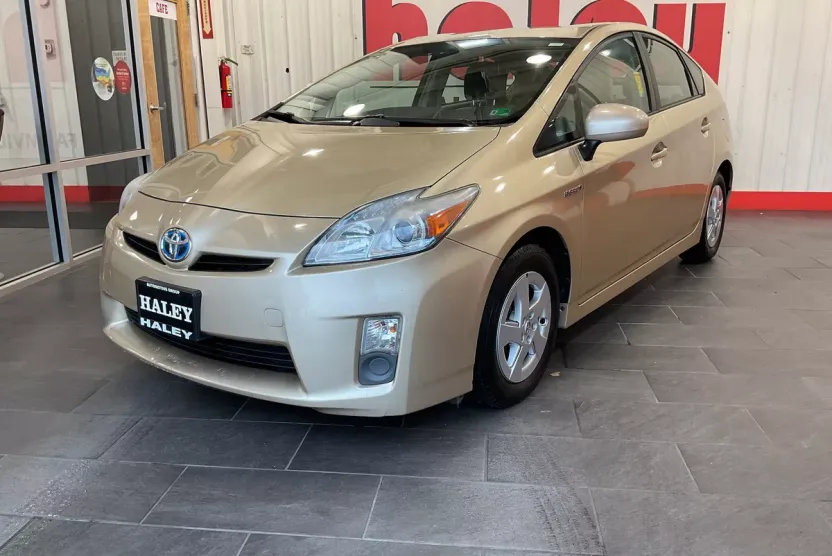 2011 Toyota Prius Two photo 1