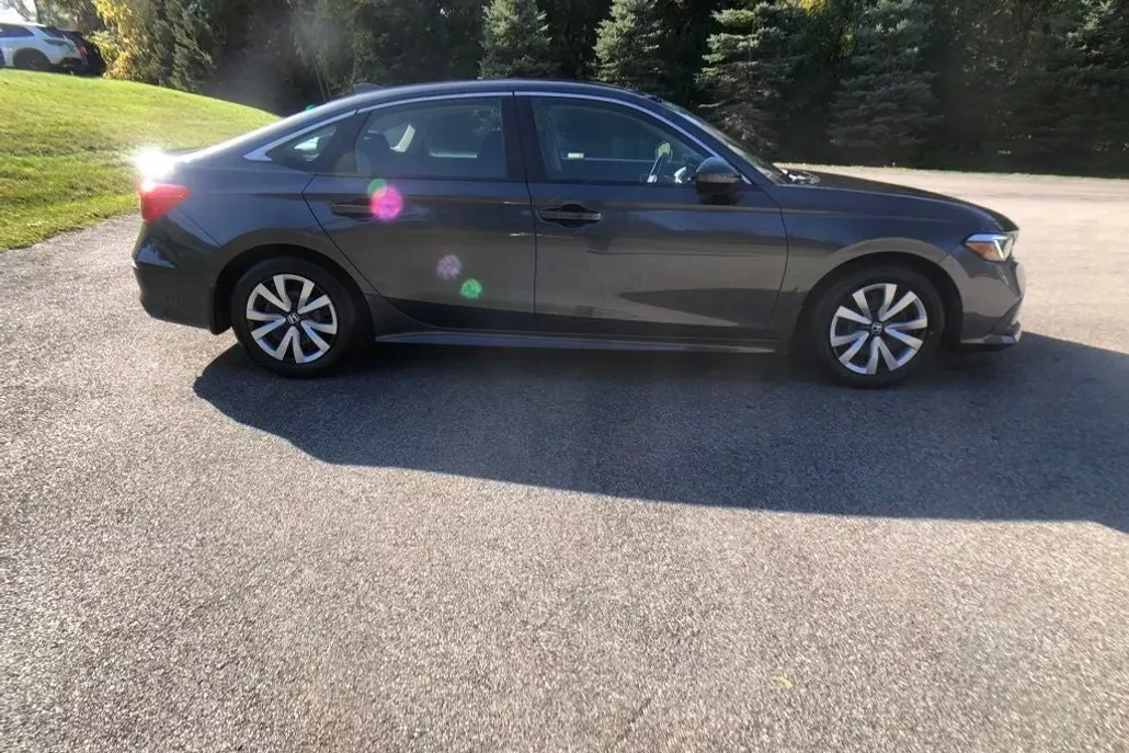 2022 Honda Civic LX photo 1