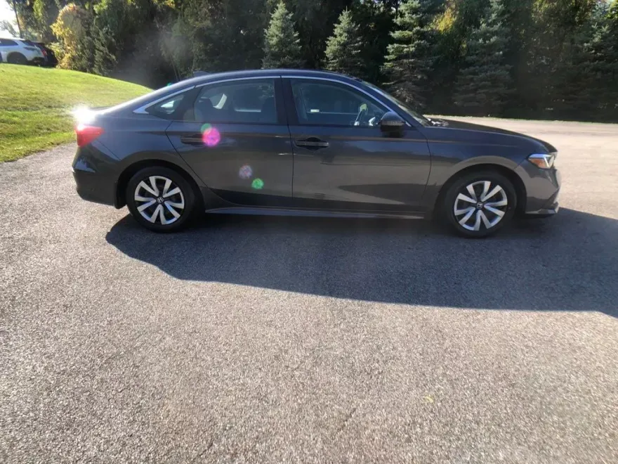 2022 Honda Civic LX photo 1