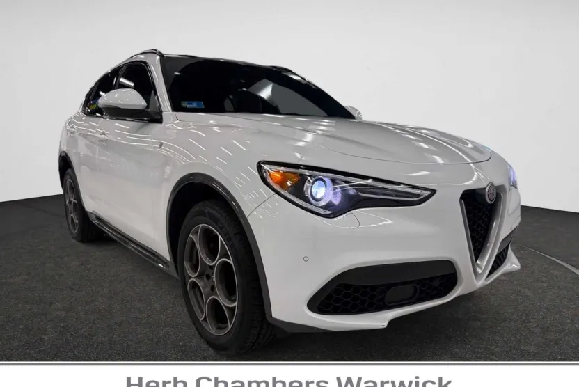 2022 Alfa Romeo Stelvio Ti photo 1