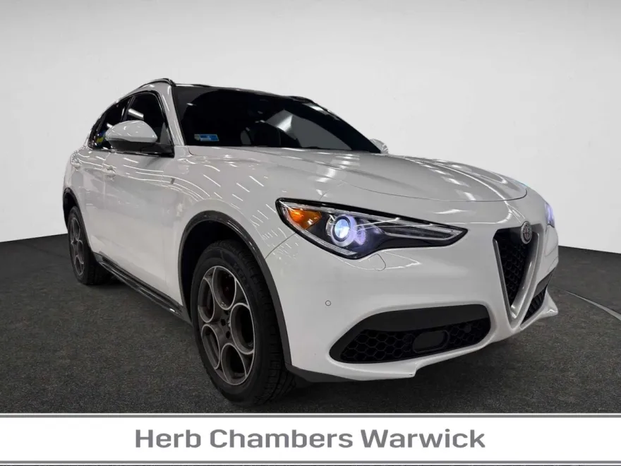 2022 Alfa Romeo Stelvio Ti photo 1