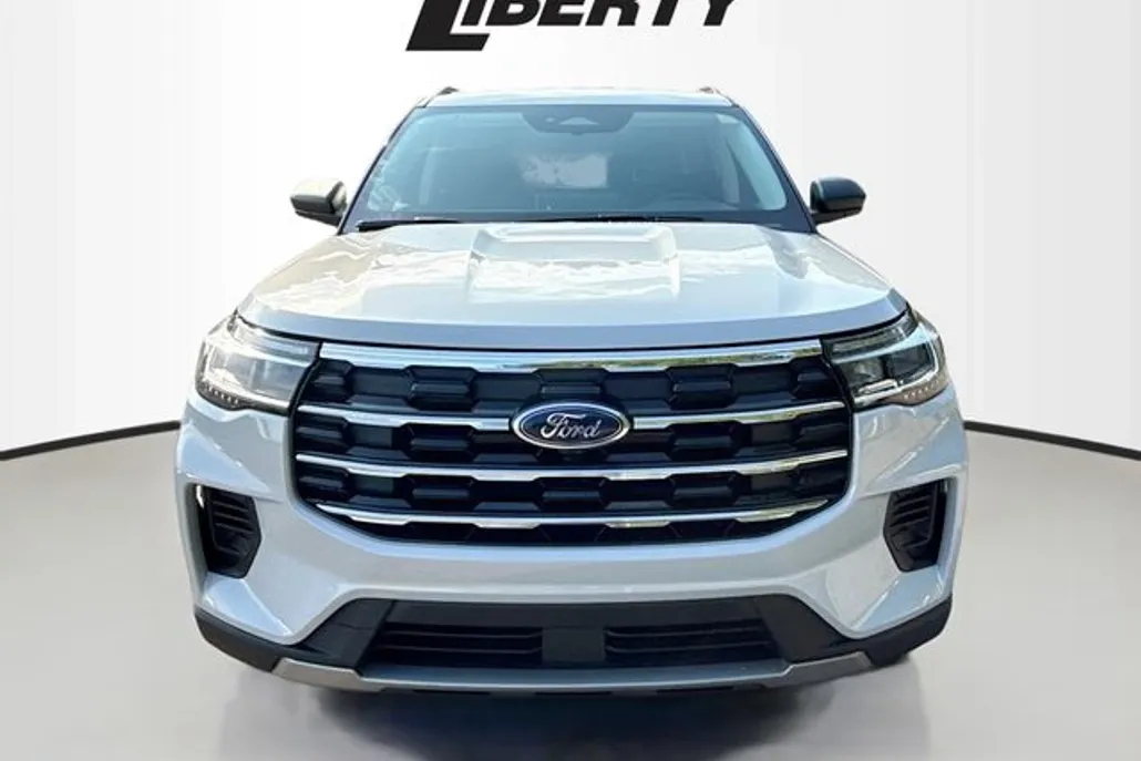 2025 Ford Explorer photo 1