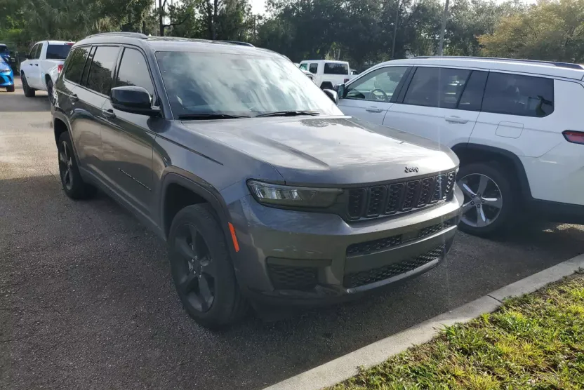 2023 Jeep Grand Cherokee Laredo photo 1