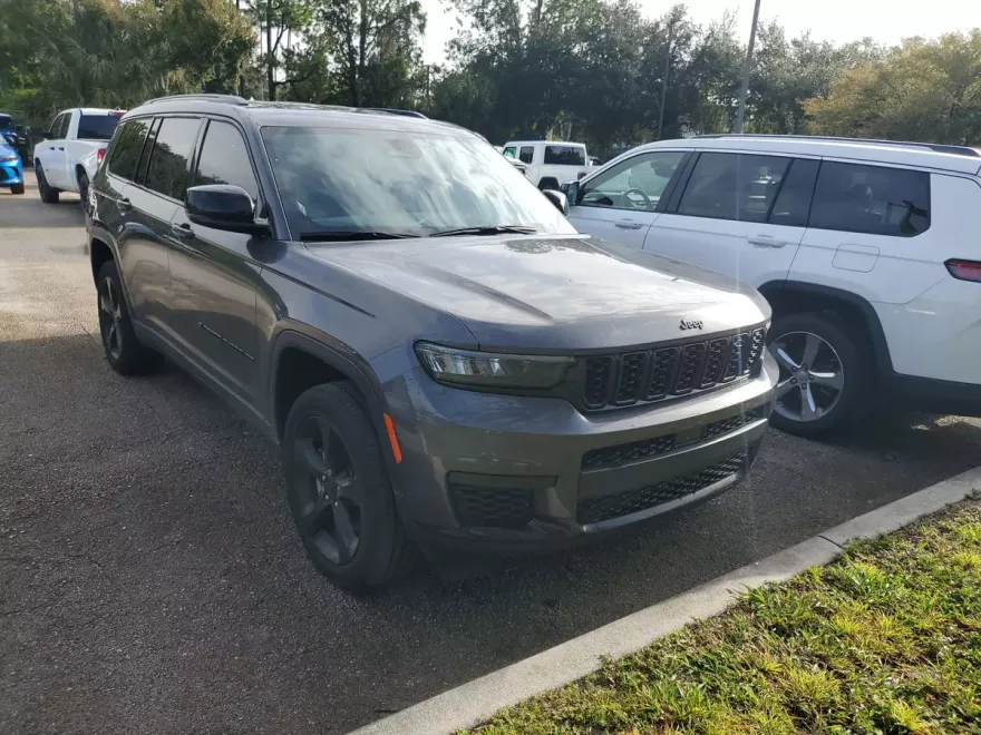 2023 Jeep Grand Cherokee Laredo photo 1