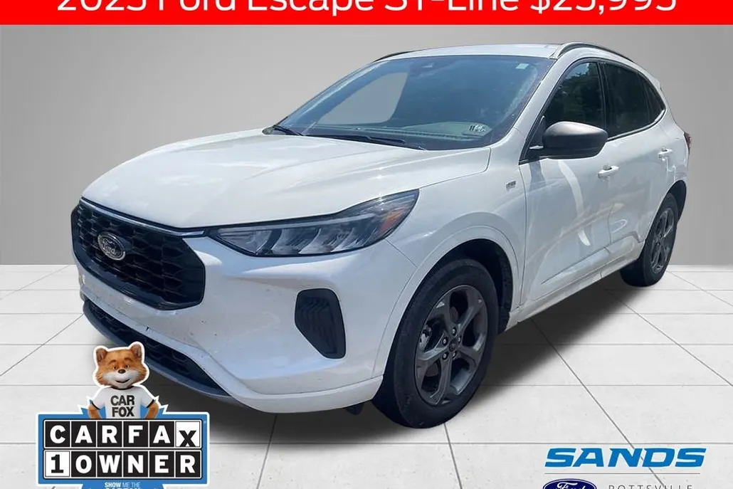 2023 Ford Escape ST-Line photo 1