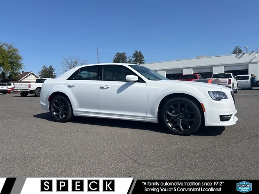 2023 Chrysler 300 Touring L photo 1