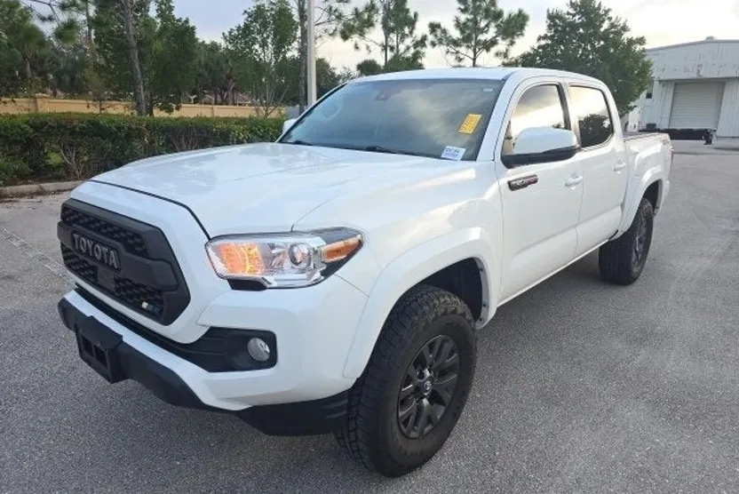 2022 Toyota Tacoma SR5 photo 1