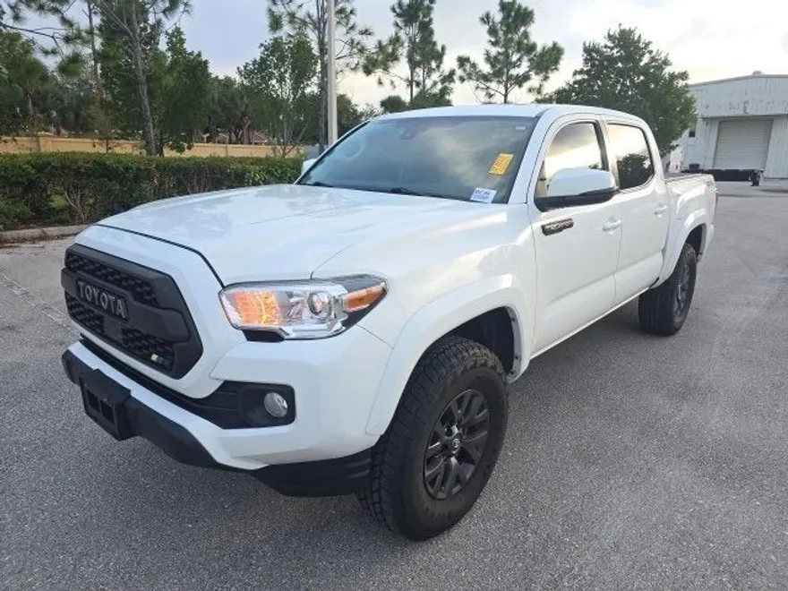 2022 Toyota Tacoma SR5 photo 1