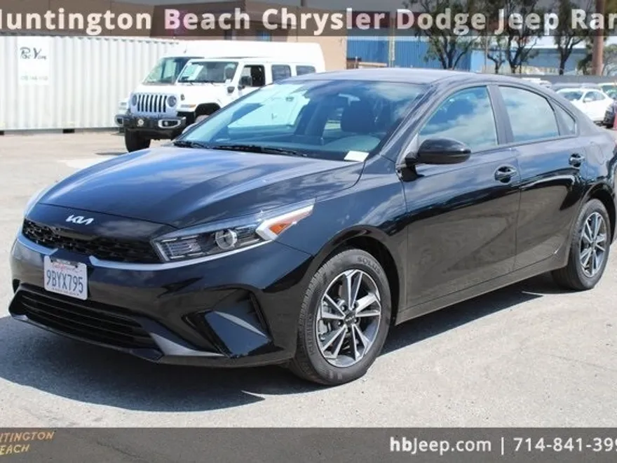 2022 Kia Forte LXS photo 1