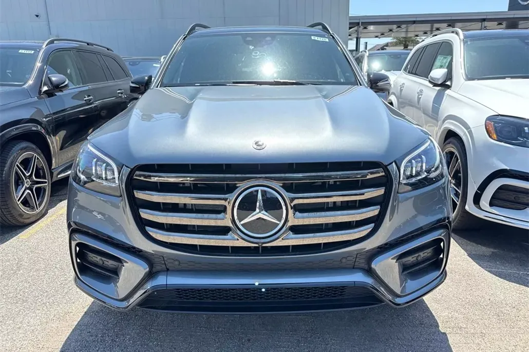 2025 Mercedes Benz GLS 580 4MATIC photo 1
