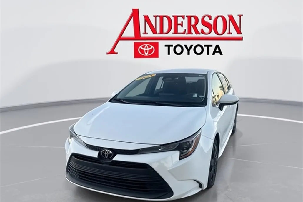 2023 Toyota Corolla LE photo 1