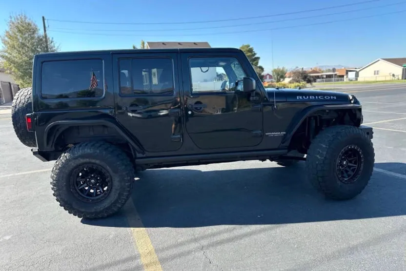 2012 Jeep Wrangler Unlimited Rubicon photo 1