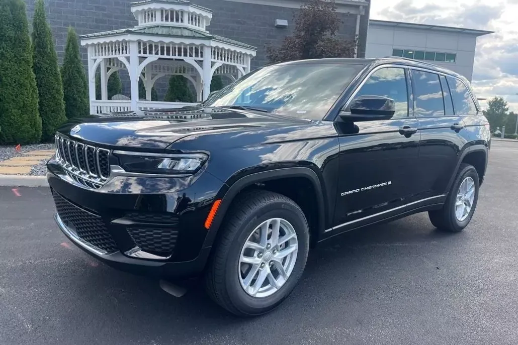 2025 Jeep Grand Cherokee Laredo X photo 1