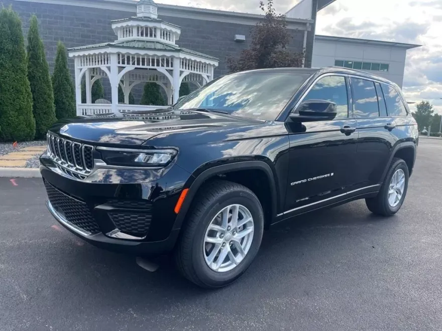 2025 Jeep Grand Cherokee Laredo X photo 1