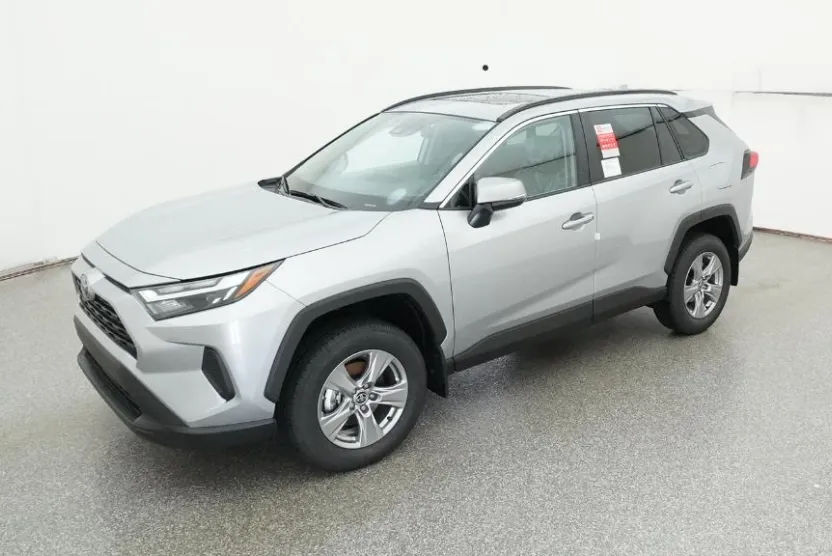 2025 Toyota RAV4 XLE photo 1