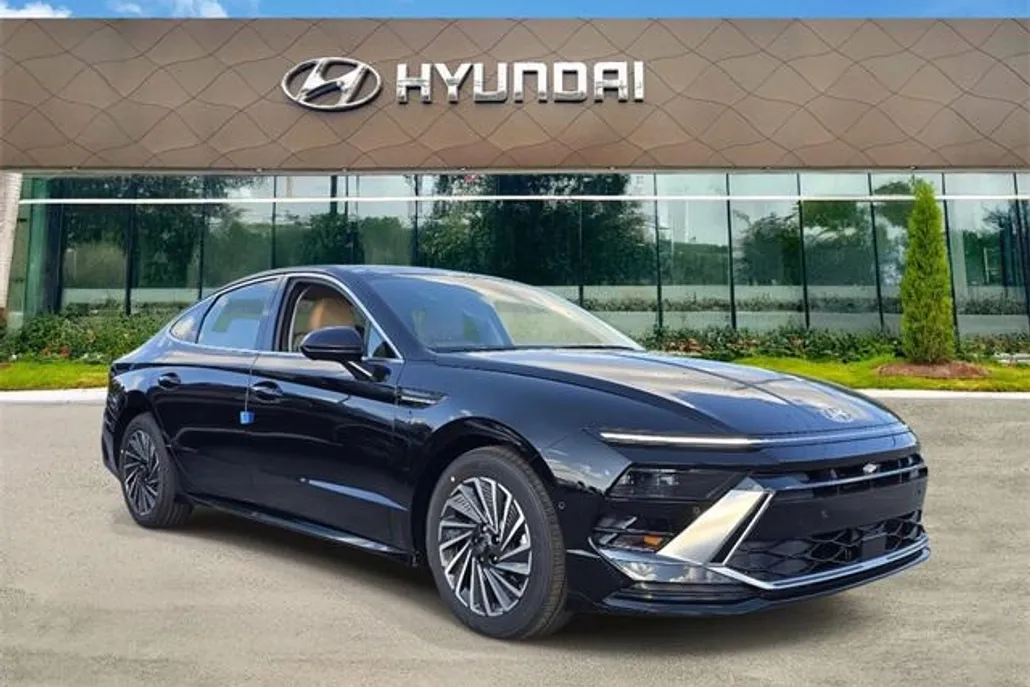 2025 Hyundai Sonata Hybrid Limited photo 1