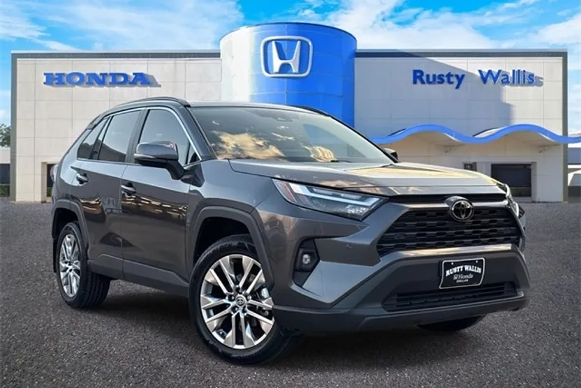 2023 Toyota RAV4 XLE Premium photo 1