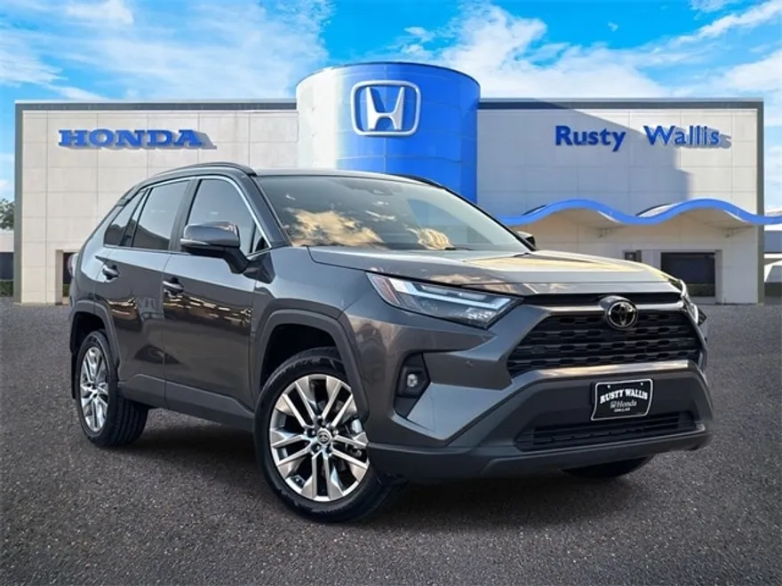 2023 Toyota RAV4 XLE Premium photo 1