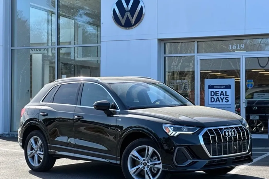 2024 Audi Q3 Premium Plus S line photo 1