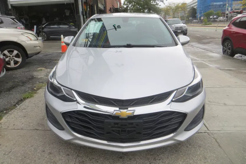2019 Chevrolet Cruze LT photo 1