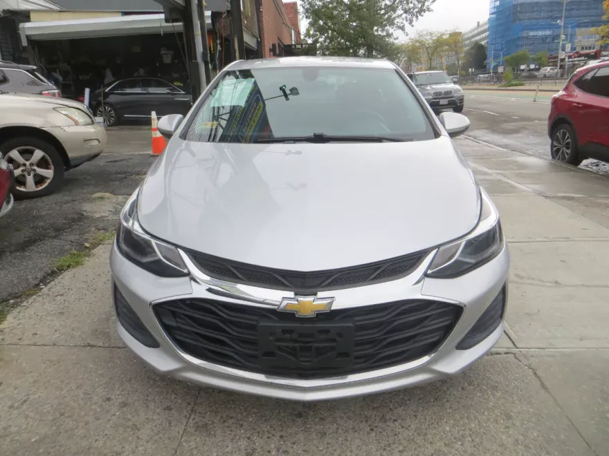 2019 Chevrolet Cruze LT photo 1