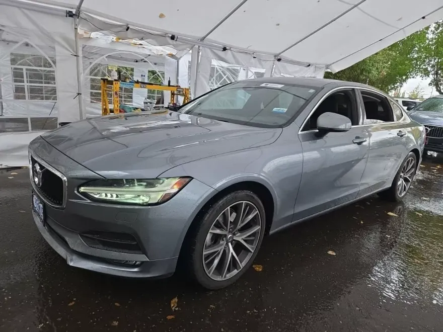 2018 Volvo S90 T5 Momentum photo 1