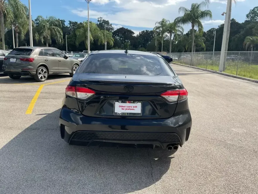 2021 Toyota Corolla SE photo 1