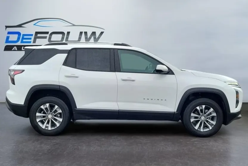 2025 Chevrolet Equinox LT photo 1