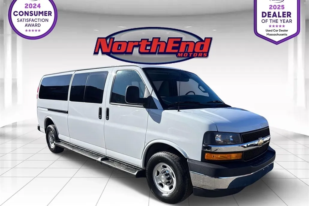 2021 Chevrolet Express Passenger LT photo 1