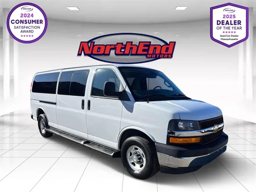 2021 Chevrolet Express Passenger LT photo 1
