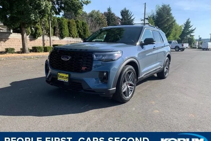 2025 Ford Explorer ST photo 1