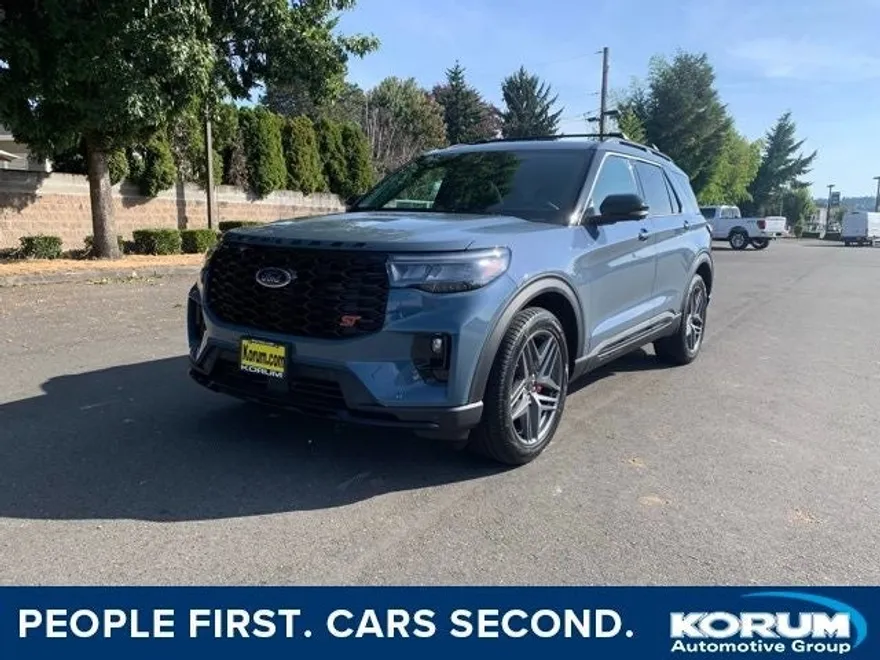 2025 Ford Explorer ST photo 1