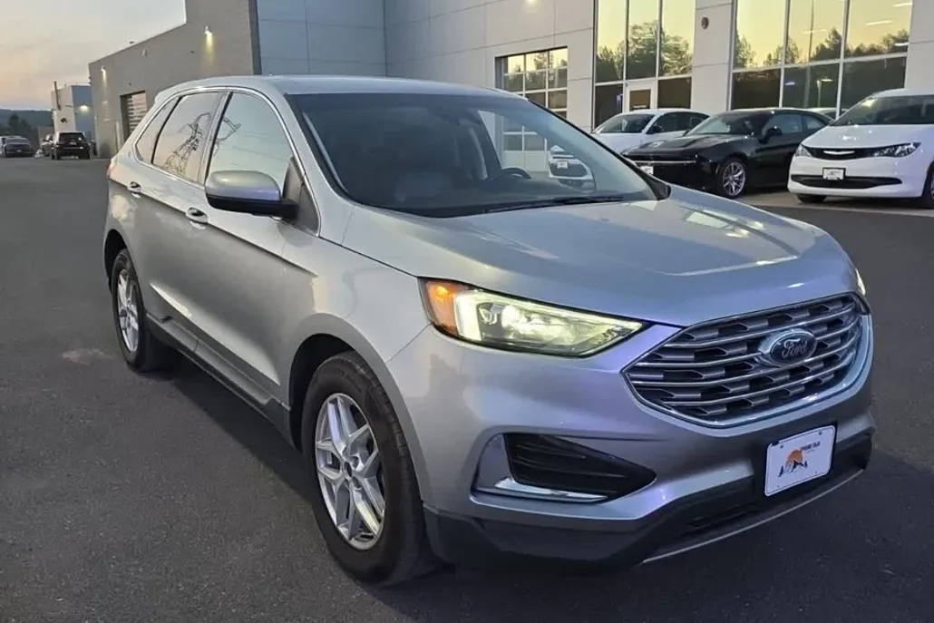 2022 Ford Edge SEL photo 1
