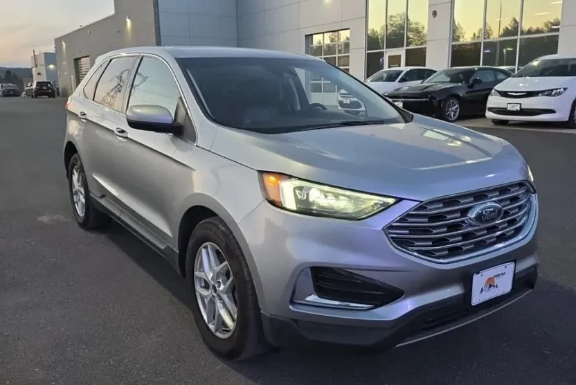 2022 Ford Edge SEL photo 1