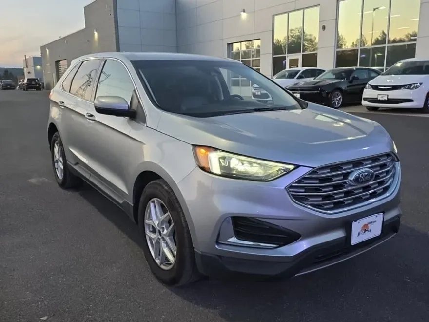 2022 Ford Edge SEL photo 1