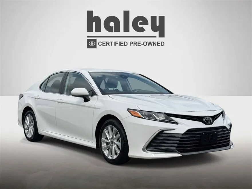 2024 Toyota Camry LE photo 1