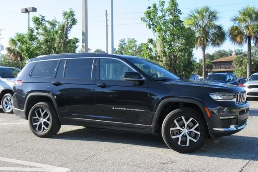 2024 Jeep Grand Cherokee Limited photo 1