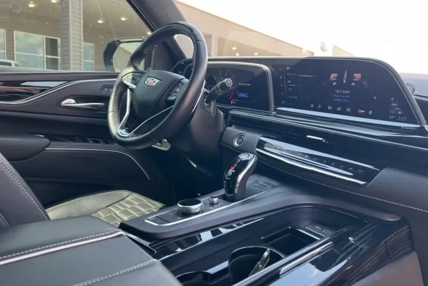 2023 Cadillac Escalade V-Series photo 1