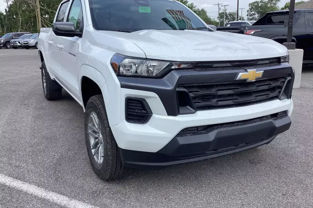 2025 Chevrolet Colorado Work Truck LT photo 1
