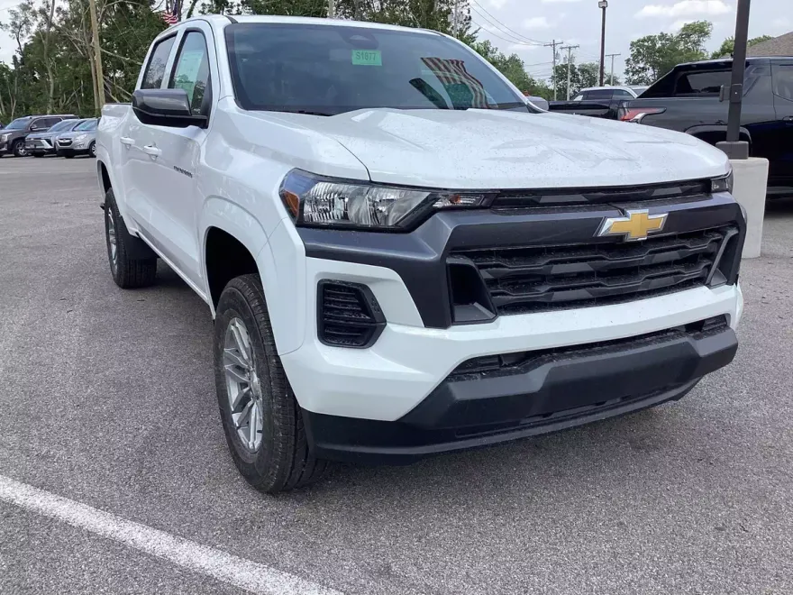 2025 Chevrolet Colorado Work Truck LT photo 1