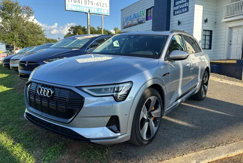 2022 Audi e-tron Premium Plus photo 1