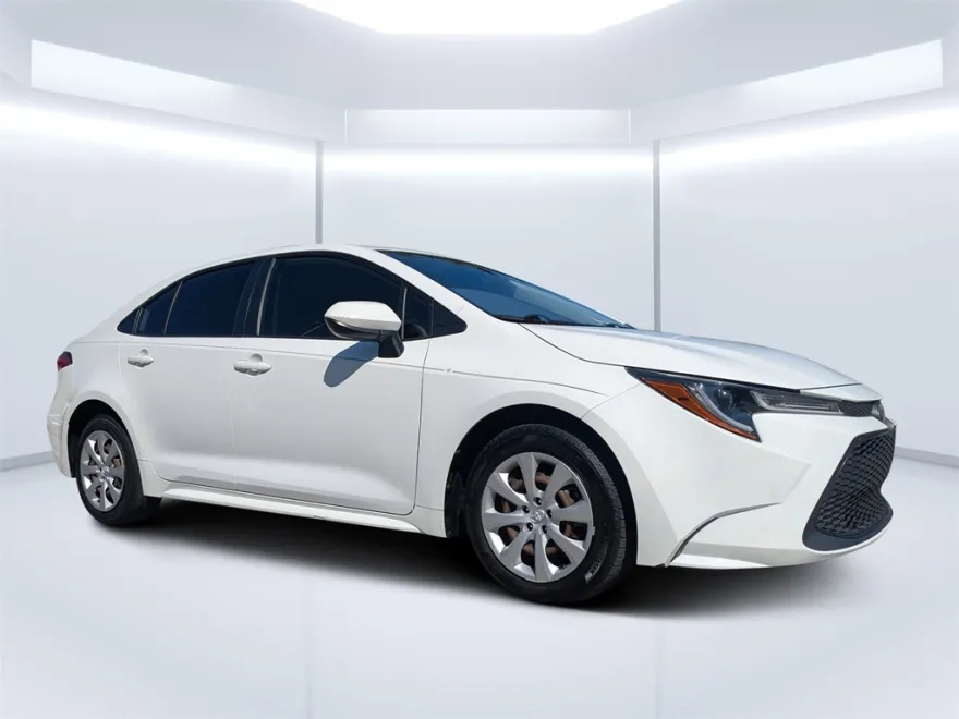 2020 Toyota Corolla LE photo 1