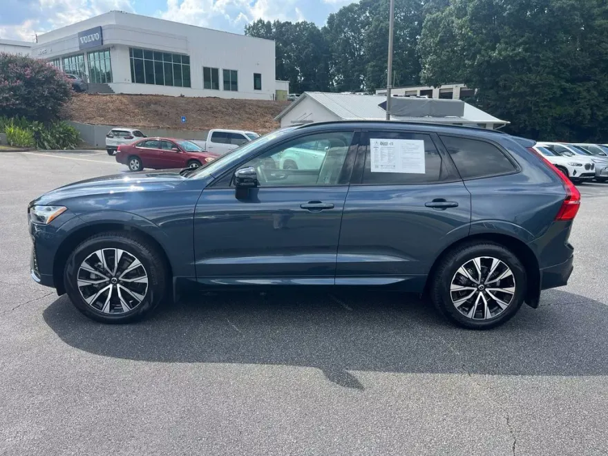 2025 Volvo XC60 B5 Core photo 1